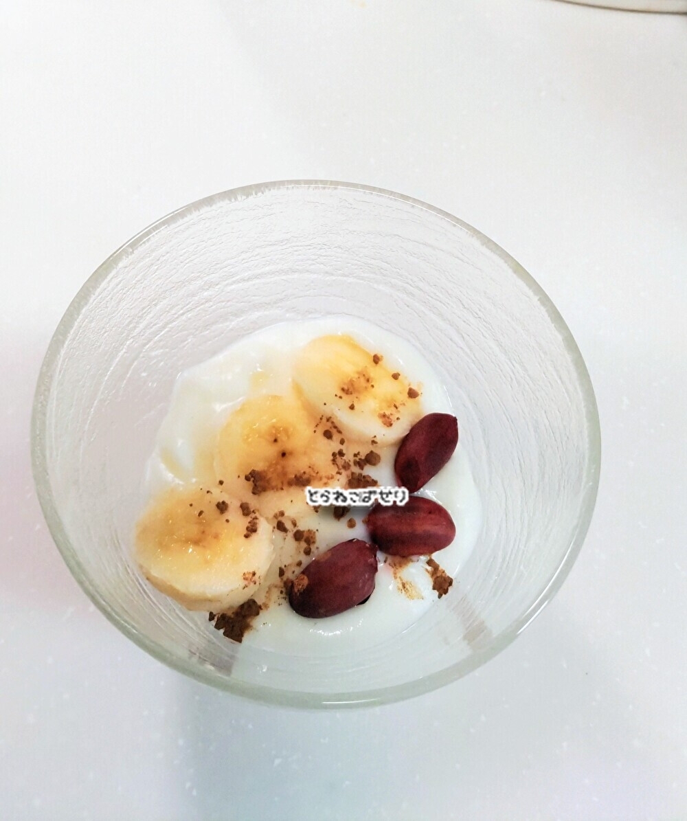 バナナとナッツのヨーグルト