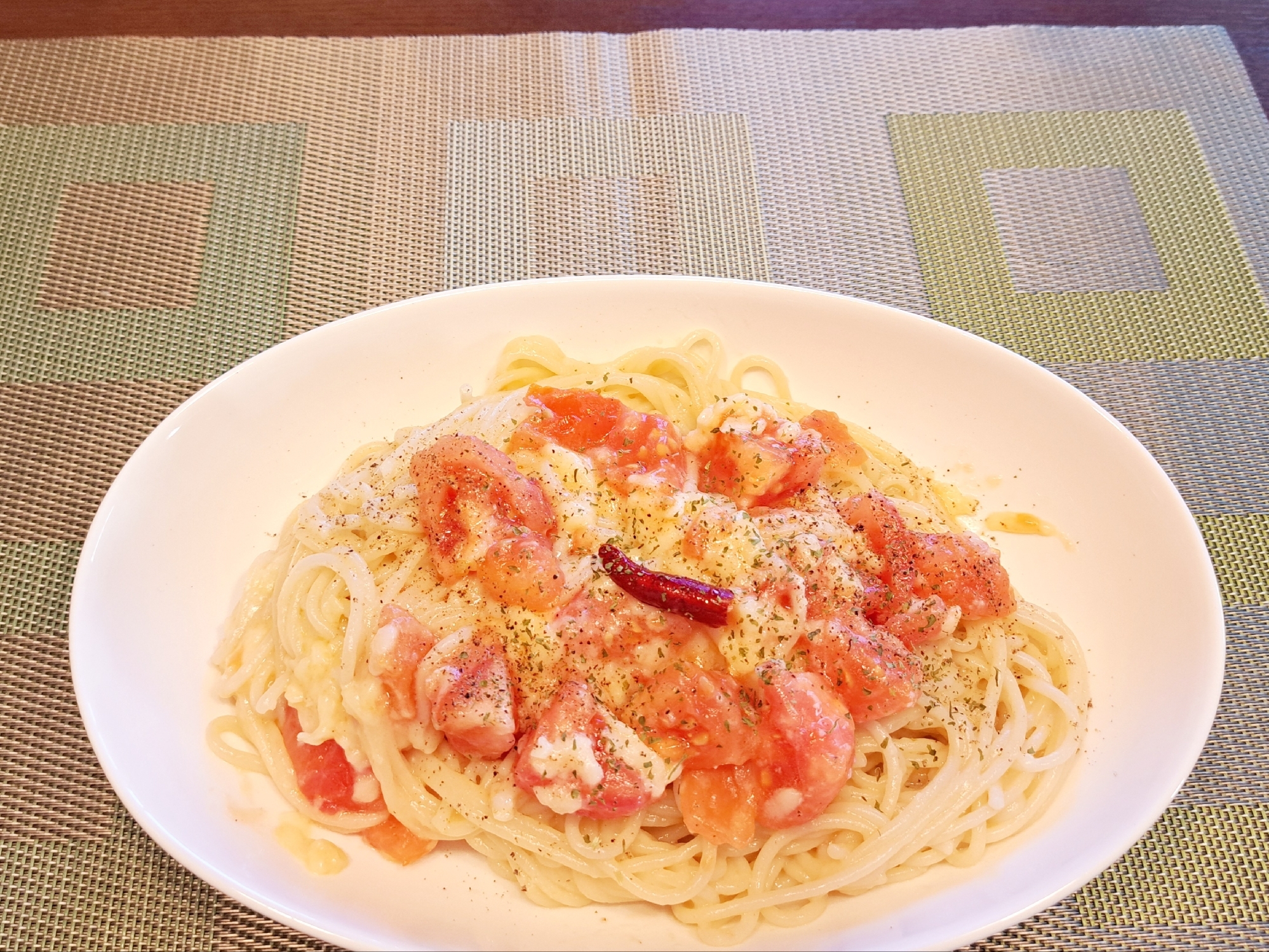 フレッシュトマトで！トマトチーズパスタ