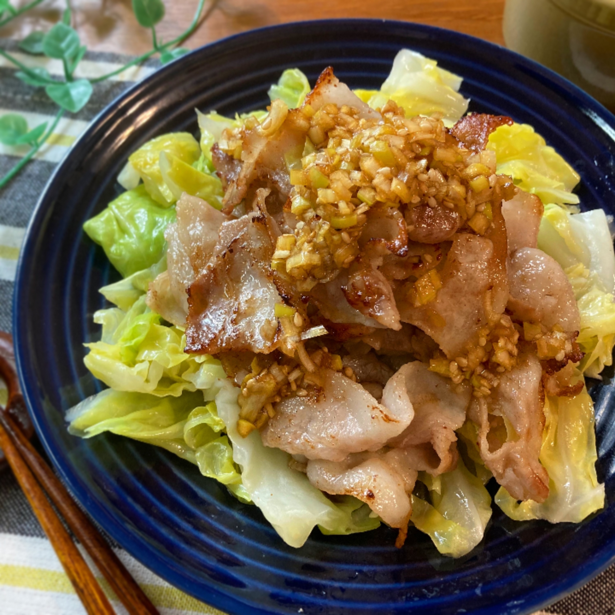 カリカリ豚バラキャベツの香味だれ