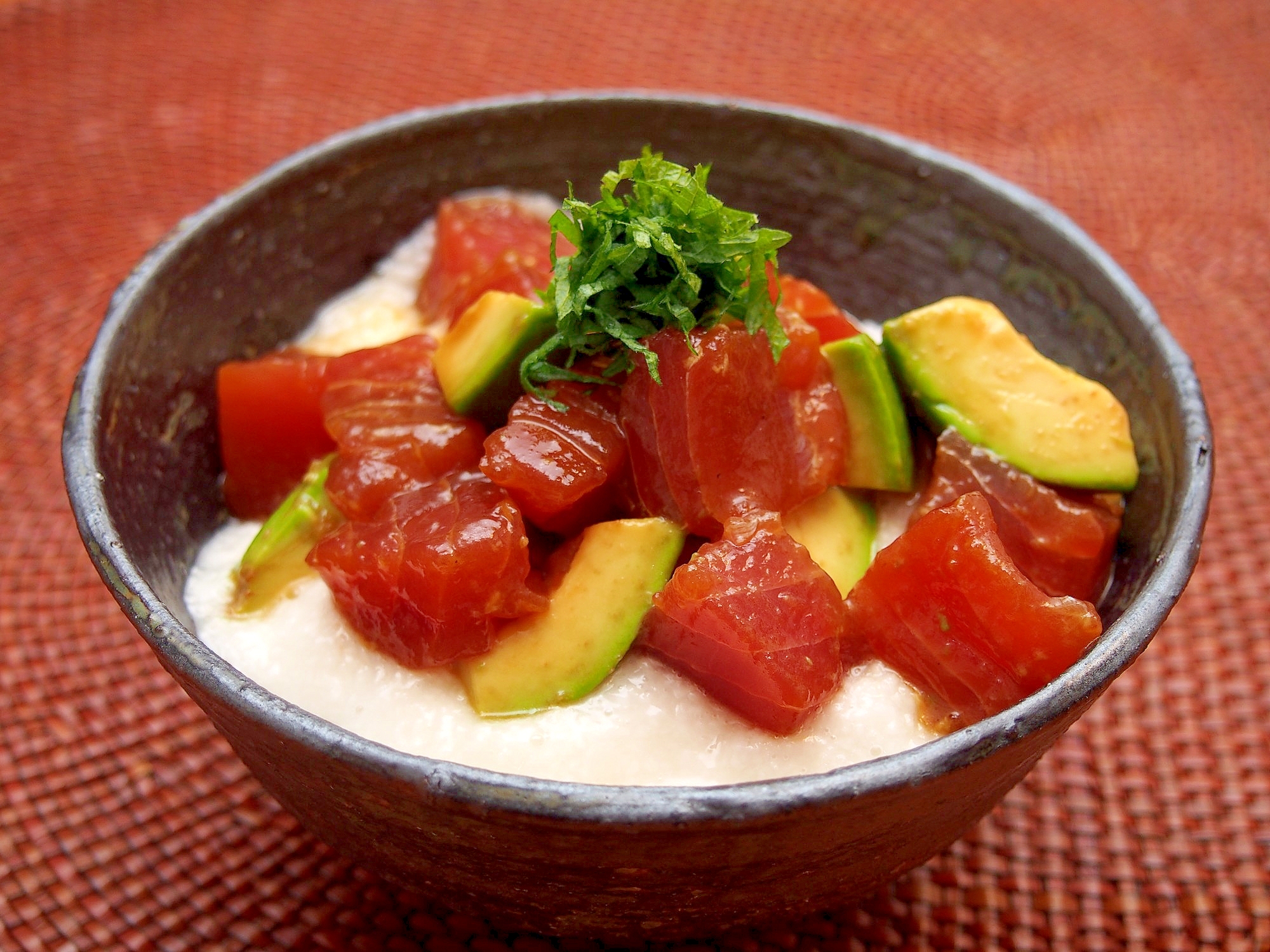 簡単美味しい！まぐろとアボカドの漬け丼