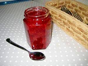 やっぱり定番!味を染み込ませた、いちごジャム