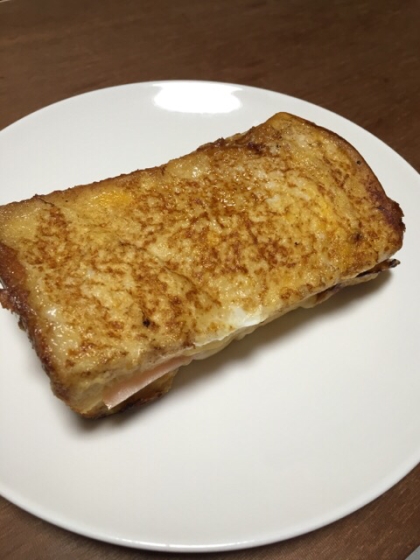 朝食に作りました(*^^*)チーズがとろけてとても美味しかったです☆レシピありがとうございます♡