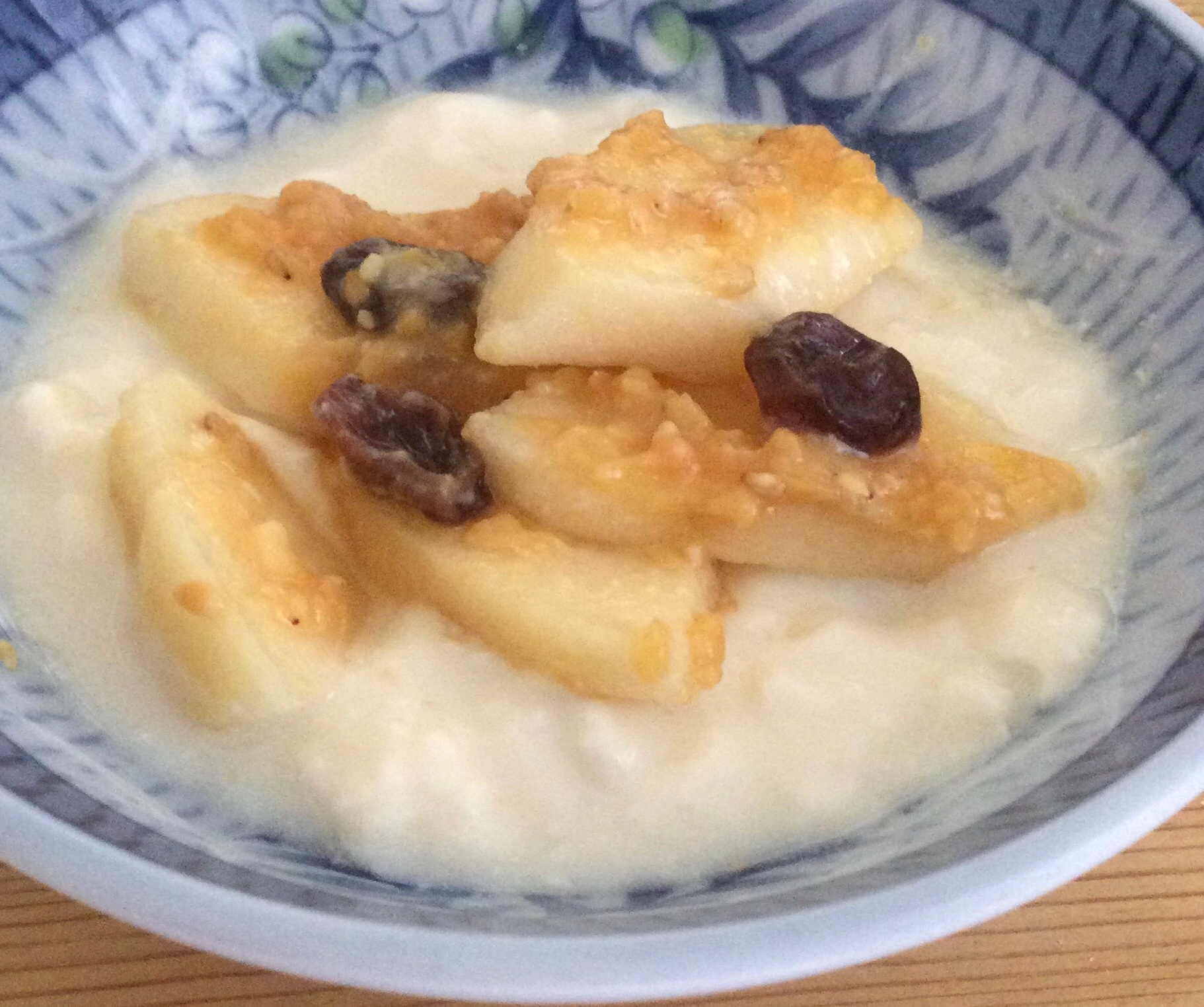 りんごとレーズンの胡麻味噌あえ豆乳ヨーグルト♪