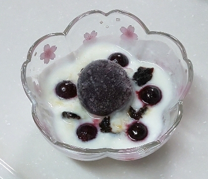 今日はこちら♪冷凍ブルーベリー、ぶどう、プルーンで作ってみました♥️ポリフェノールたっぷり美容にいいレシピありがとうです♪今日は暖かかったですね(*^^*)