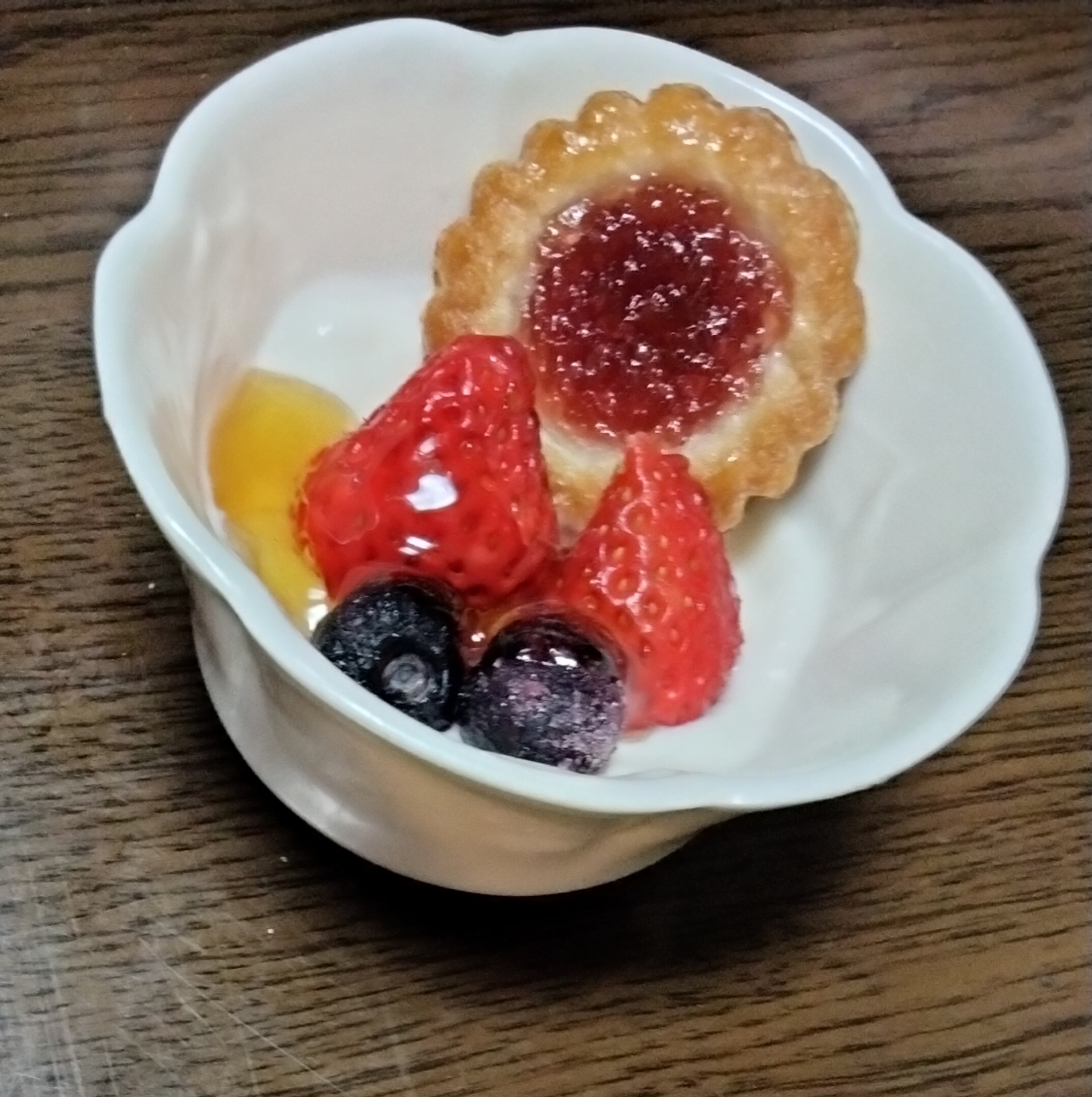 今日のヨーグルト♡いちごブルーベリー&クッキー