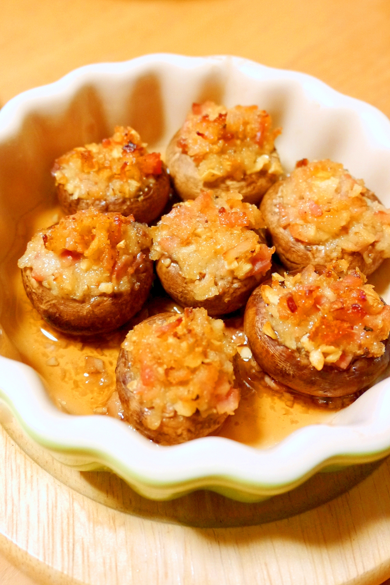 バル気分♪マッシュルームのベーコン&アンチョビ詰め