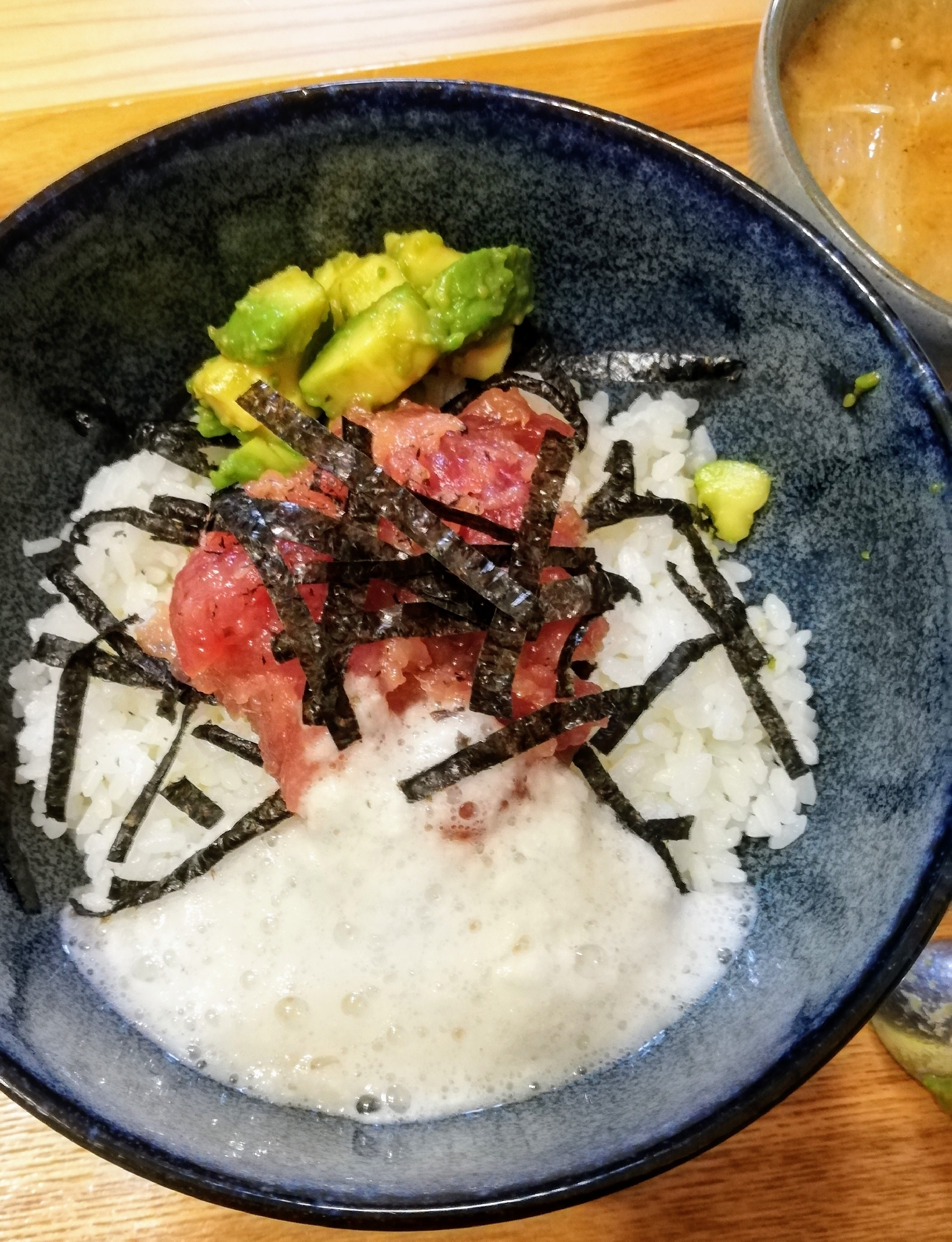 マグとろアボカ丼