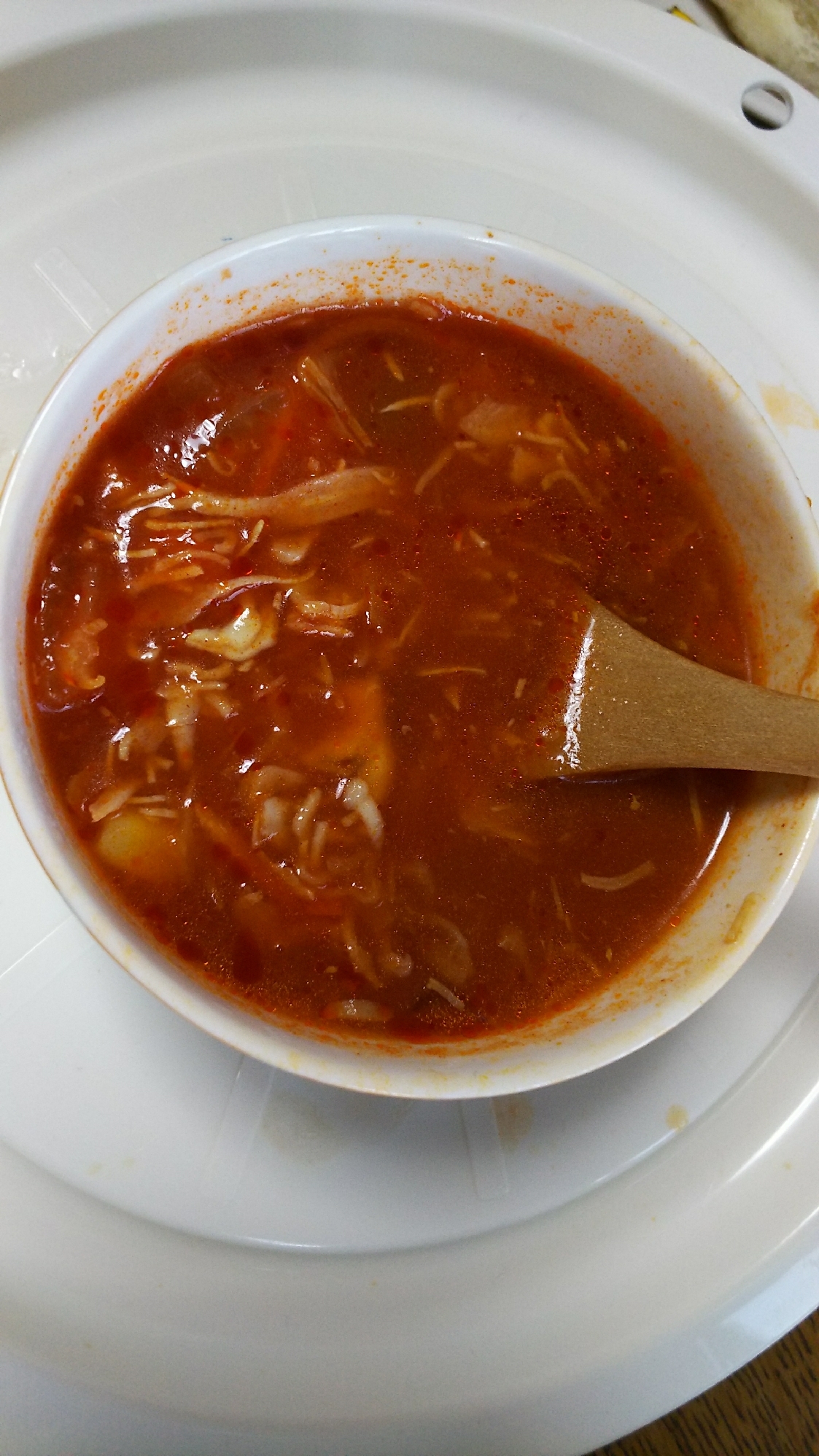 千切りキャベツのトマトスープ