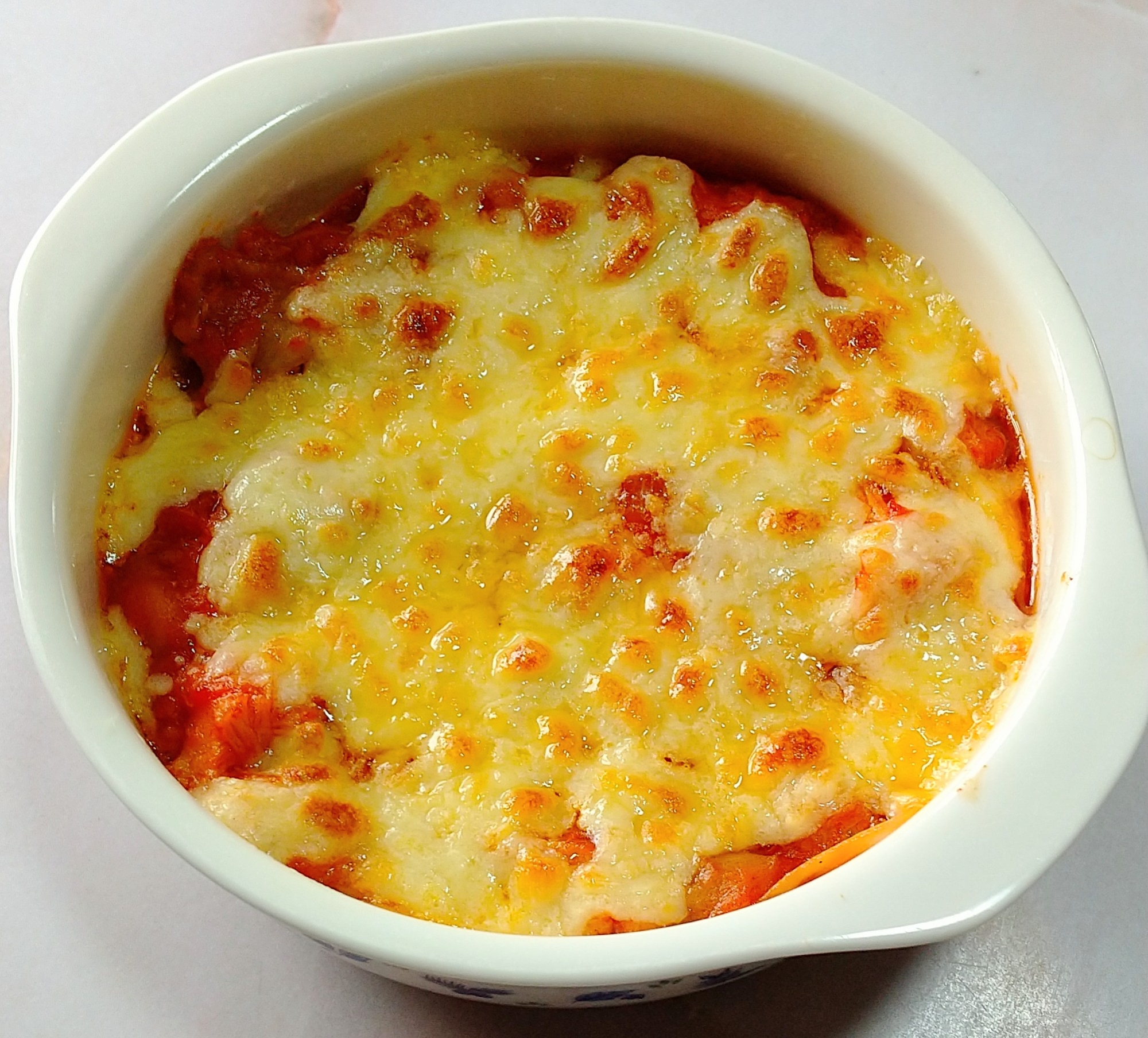 鶏もも肉トマト煮リメイク!餃子の皮でラザニア風