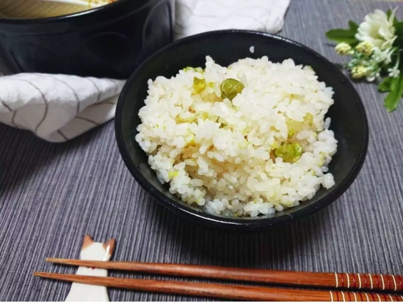 炊飯器で簡単！白だしで優しい味の豆ご飯