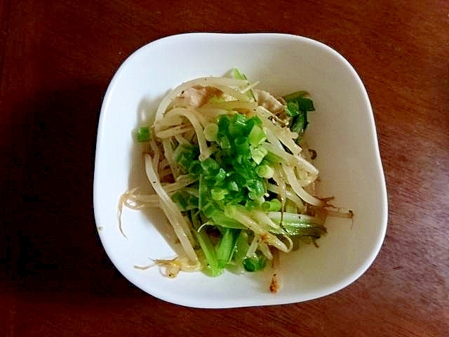 豚ばら肉ともやしと小松菜の炒め物