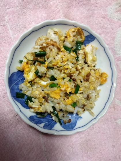 鶏そぼろと細ねぎで卵チャーハン
