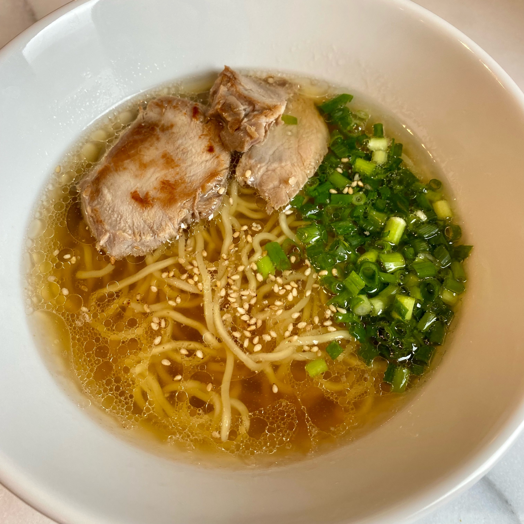 主夫がつくる茹で豚の煮汁で醤油ラーメン