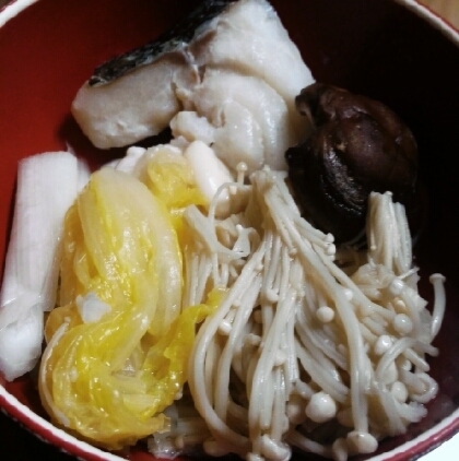 白ダシで美味しくいただきました(^O^)　冬は鍋料理最高ですね！