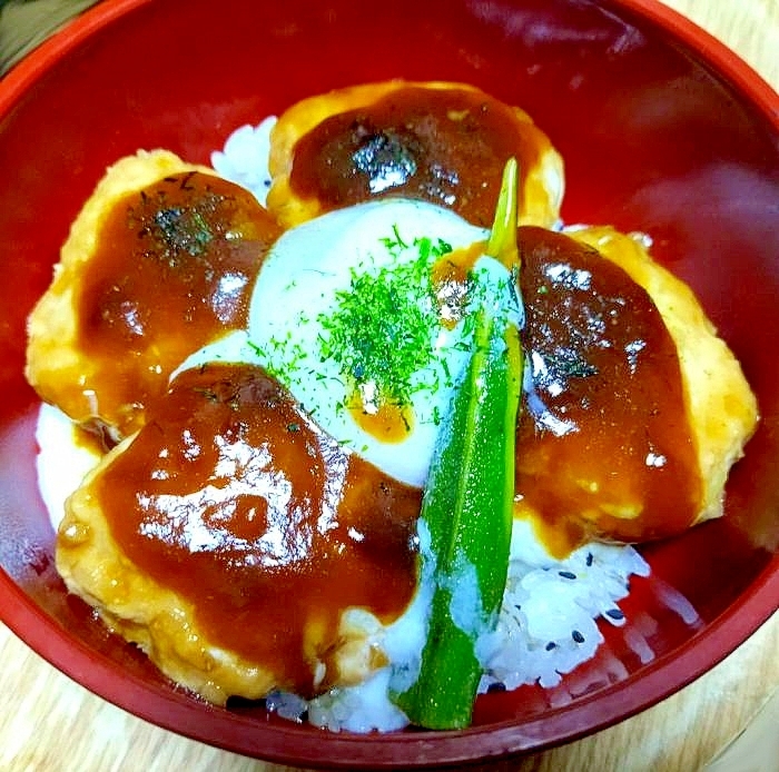 鶏つくね温玉丼オクラ添え