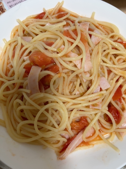 ミニトマトとベーコンのオイルパスタ