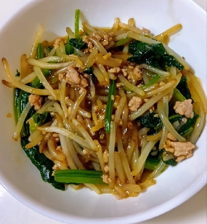 豚ひき肉ともやしとほうれん草の生姜風味炒め