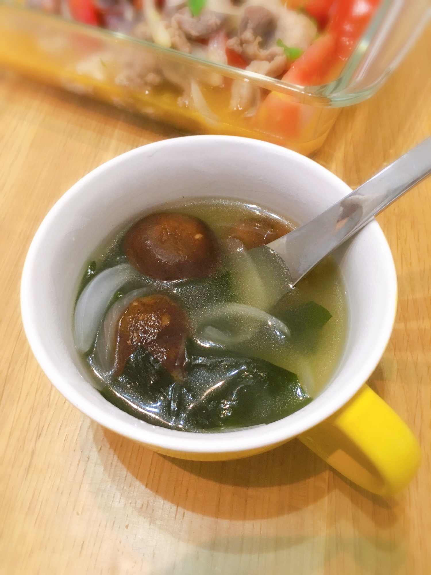 椎茸とわかめの韓国風スープ♪