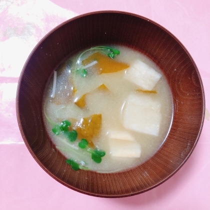 お麩としめじの味噌汁（液体みそ）