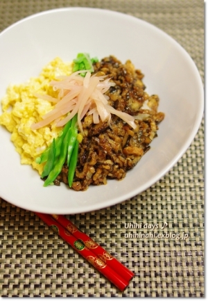 生姜で爽やか♪　刻み穴子とたまごの2色丼