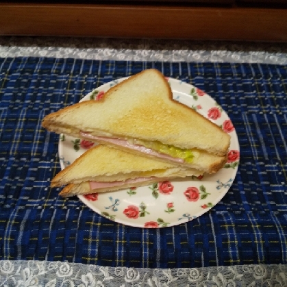 ハムチーズ&ピクルスホットサンド