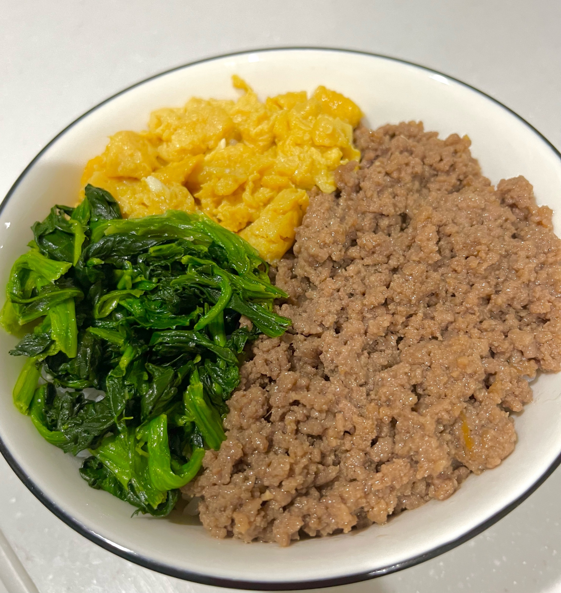 レンジで簡単！彩り三色丼