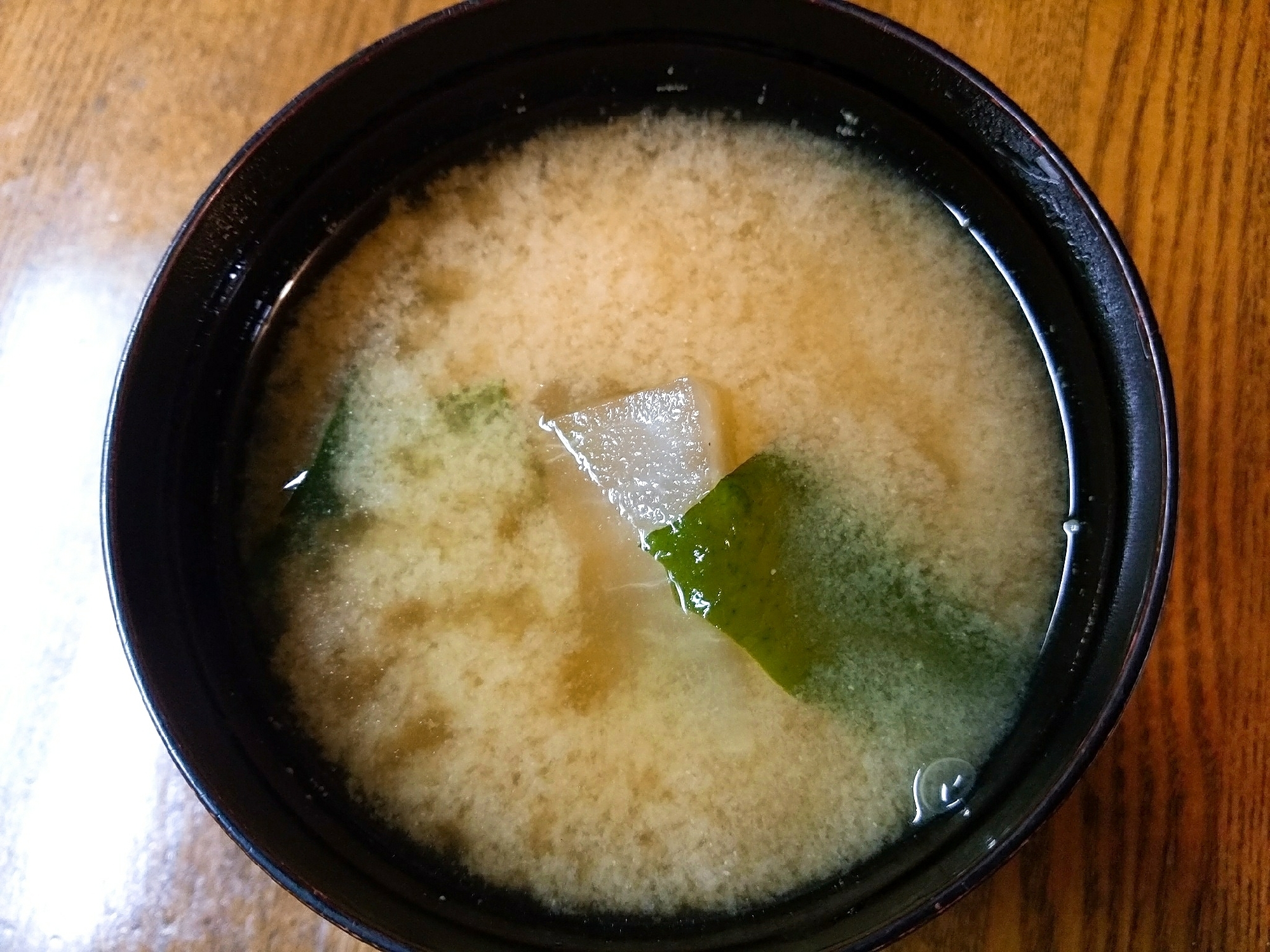 大根煮物とワカメの味噌汁