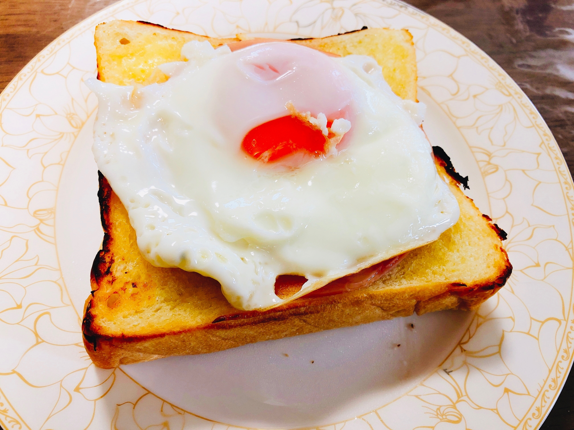 朝ご飯にぴったり！目玉焼きトースト