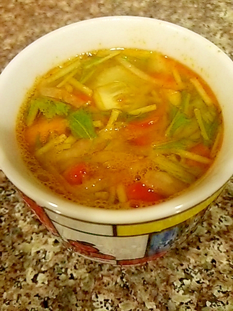 水菜とパプリカのトムヤムスープ