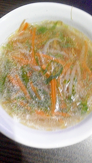 もやしと水菜と人参の中華スープ