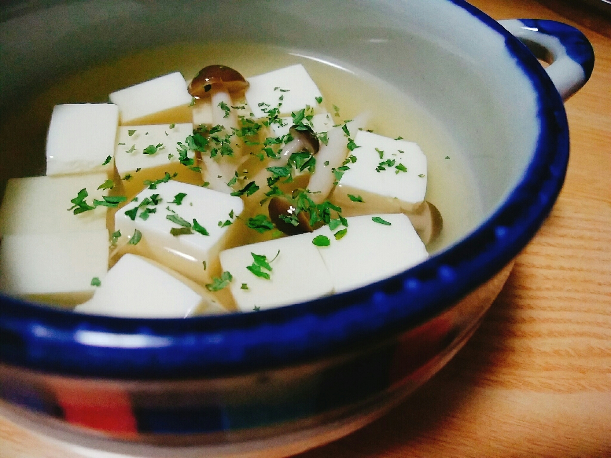 豆腐としめじのコンソメスープ