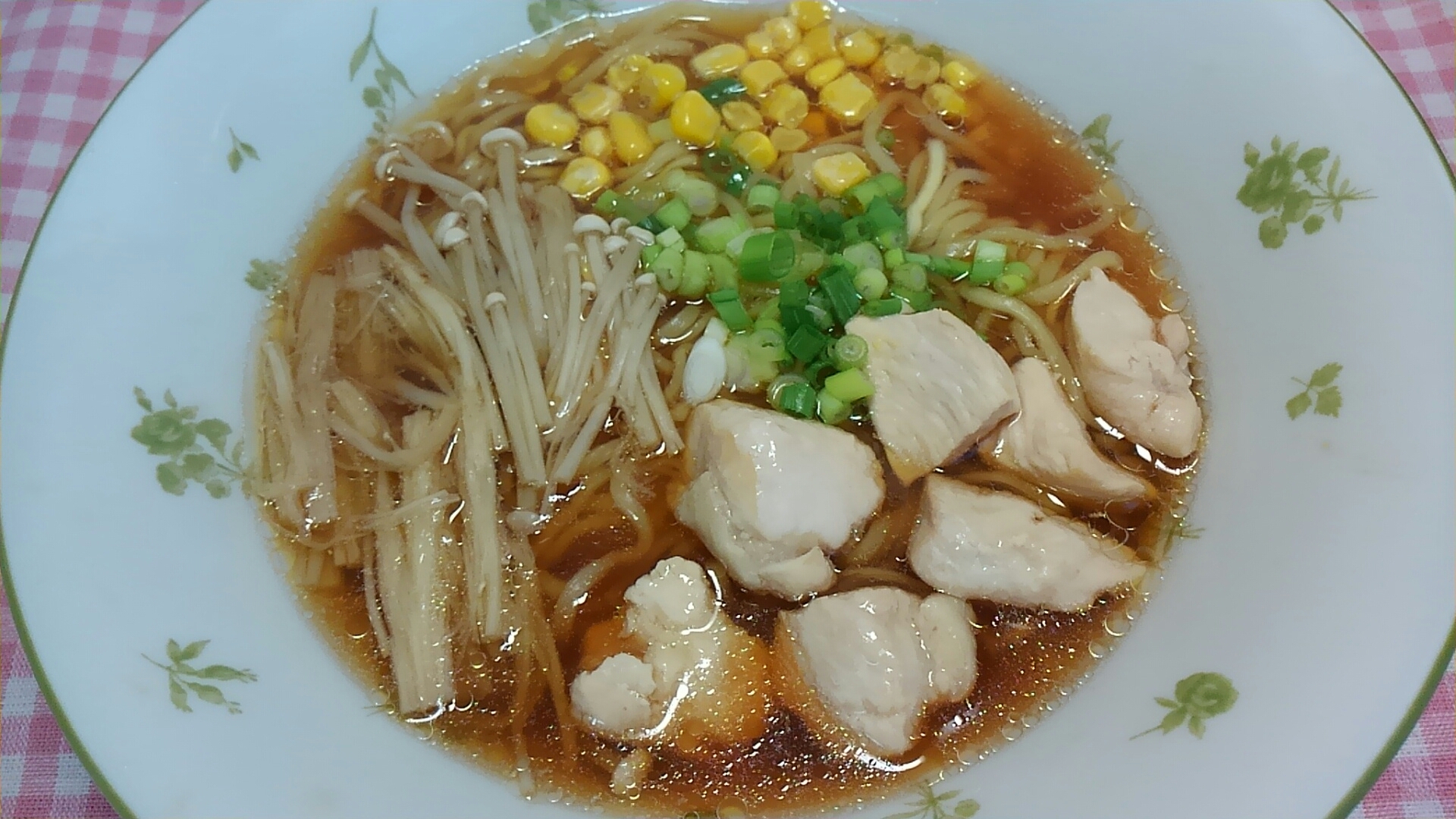 鶏むね肉とエノキとコーン入りインスタント拉麺☆