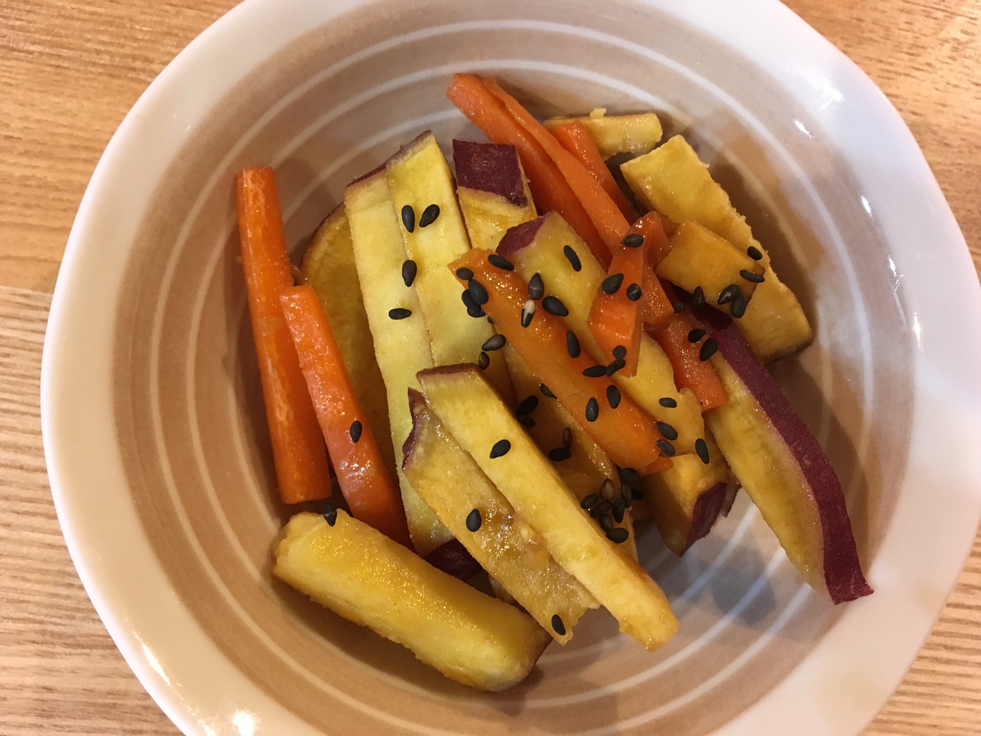 さつまいもと人参のバター醤油炒め