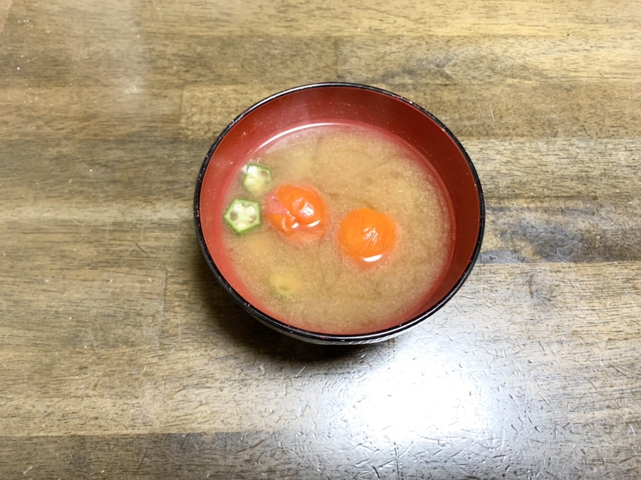 簡単レシピ　味噌汁レシピ　トマトとおくらの味噌汁