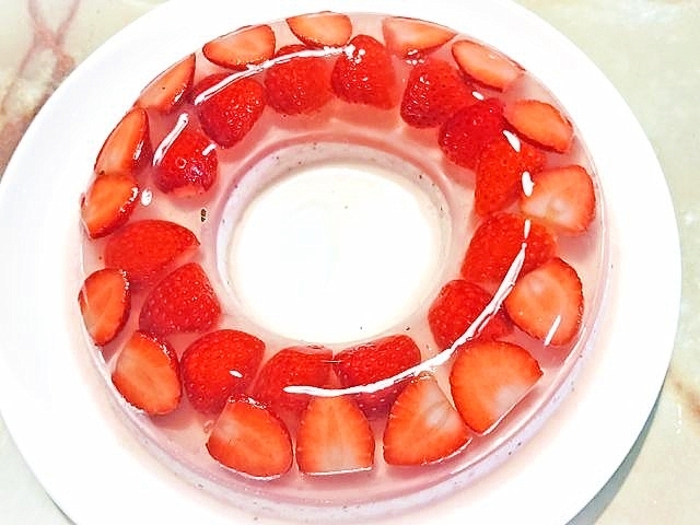 スケ透けリング?苺の二層のゼリー&ムース♪