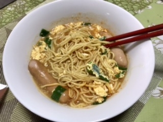 子供が好きなウインナーと卵のインスタントラーメン