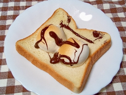 今日のおやつは、チョコレートとマシュマロでトースト