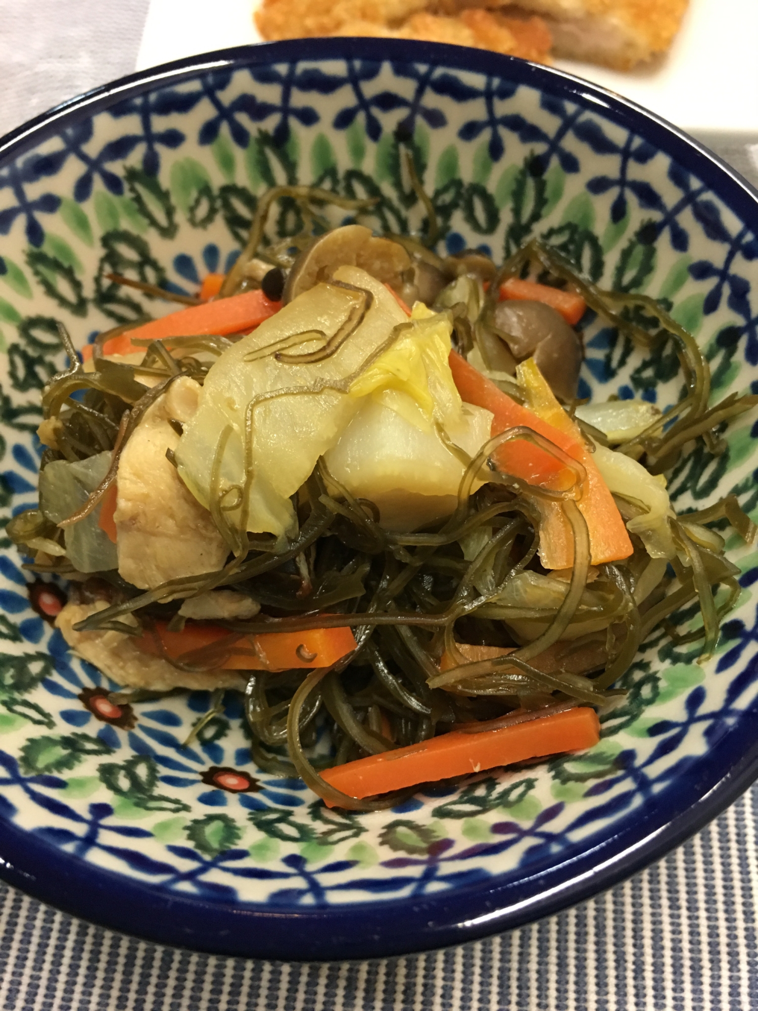 きざみ昆布で♪鶏モモと白菜の煮物