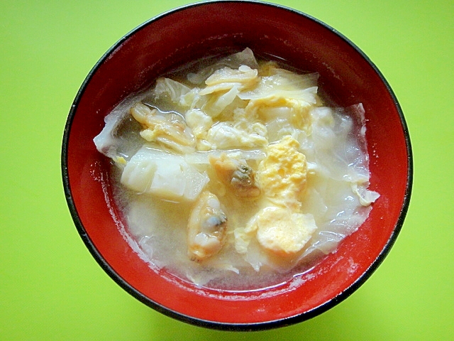 キャベツとあさり卵の味噌汁
