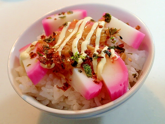 麺つゆ/マヨ/わさびふりかけで　蒲鉾となめたけご飯