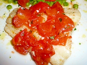 白身魚のソテーガーリックトマトのせ