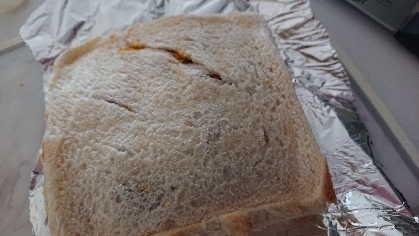 レタスと生ハムのオーロラソースのサンドイッチ