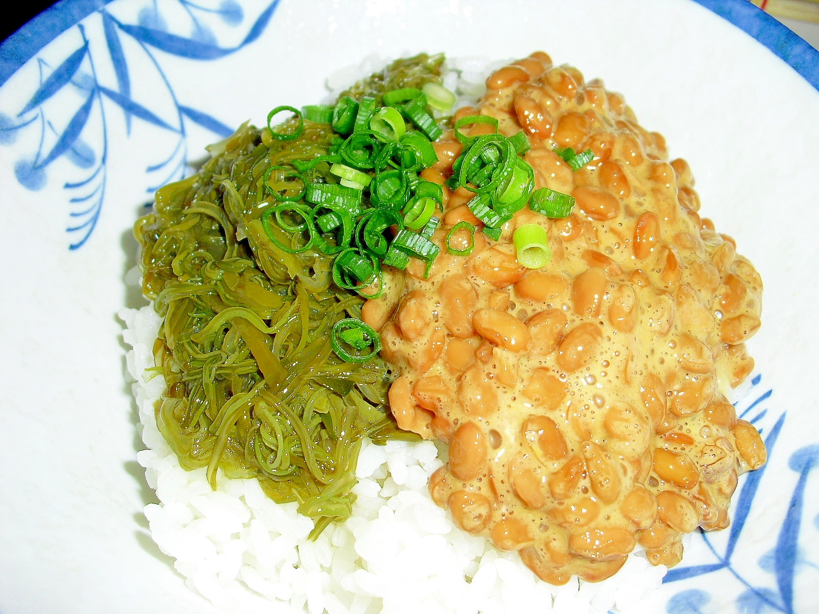 食欲がなくても大丈夫♪我が家の“めかぶ納豆丼”