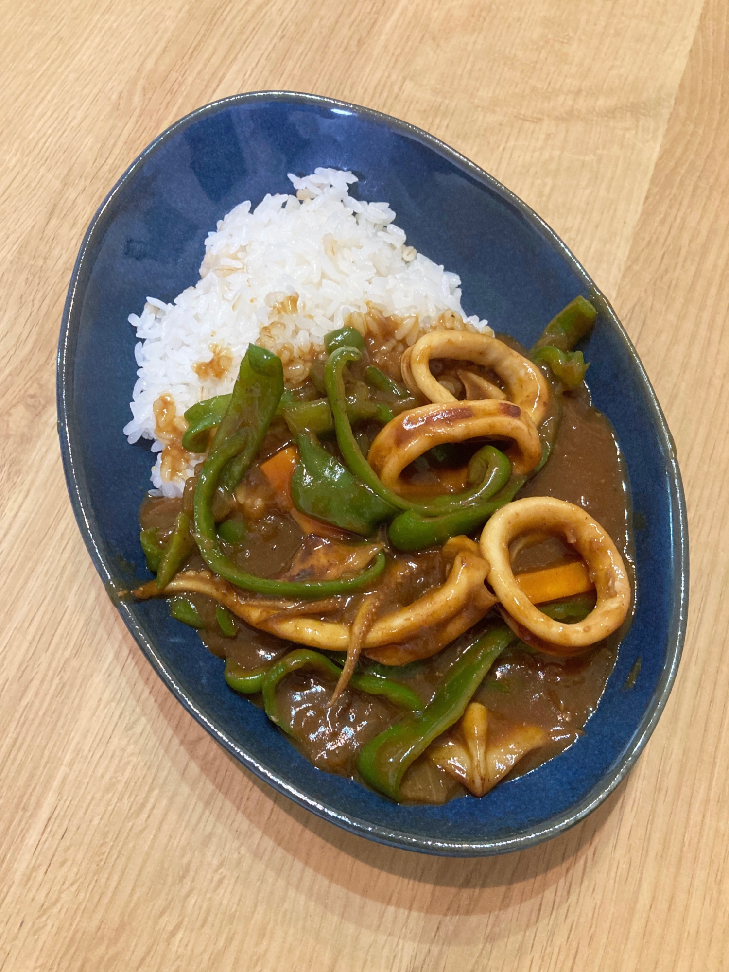 隠し味は生姜☆イカとピーマンのカレー