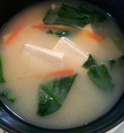 味噌汁レシピ　豆腐とほうれん草の味噌汁