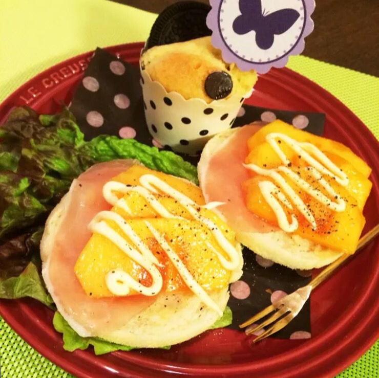 簡単朝ごパン☆モーニング☆生ハムと柿のマフィン