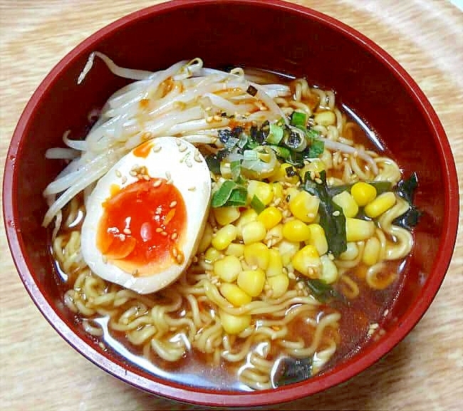 トッピングいろいろ味玉ラーメン