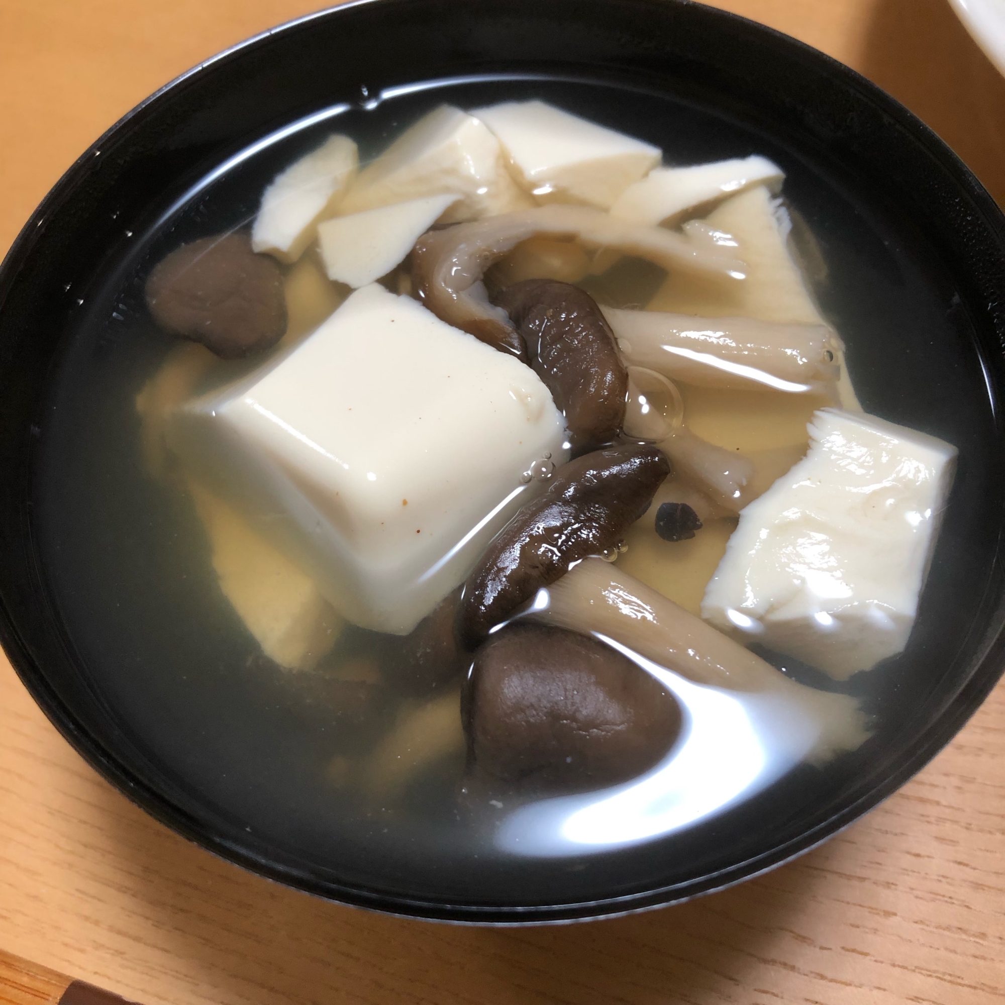 霜降りヒラタケとくずし豆腐のおすまし