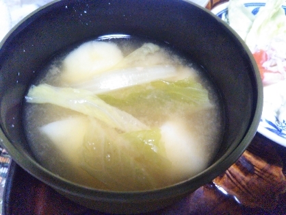 ジャガイモレタスの味噌汁
