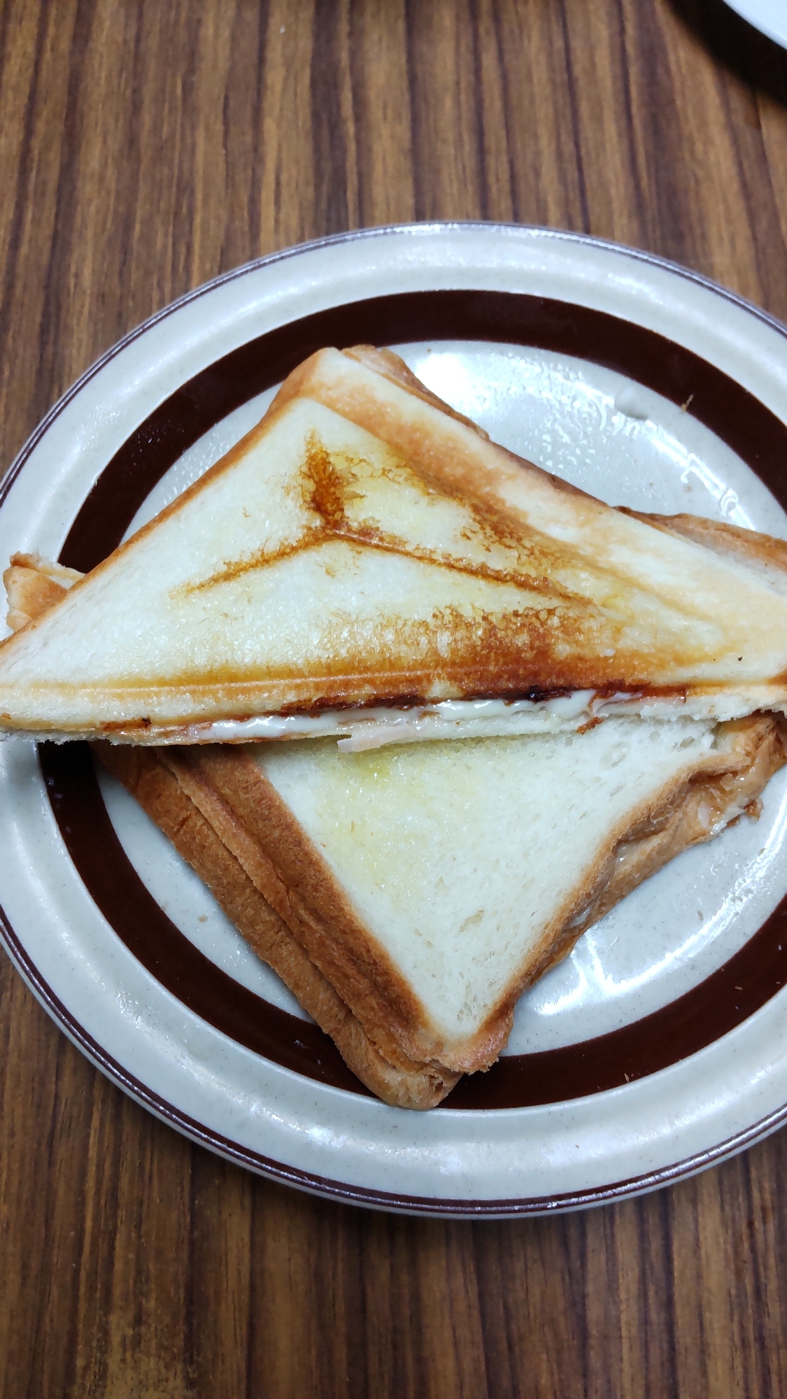 簡単でおいしい❤️ハムとチーズのホットサンド